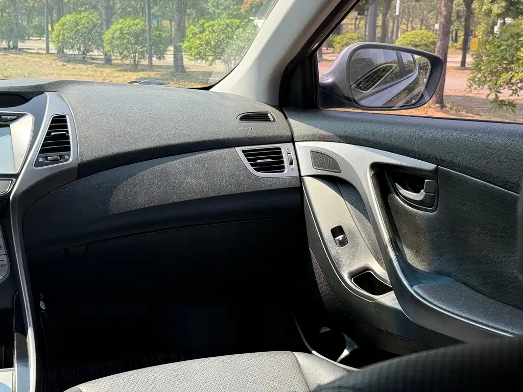Hyundai Elantra Langdong 2015 — фото 13