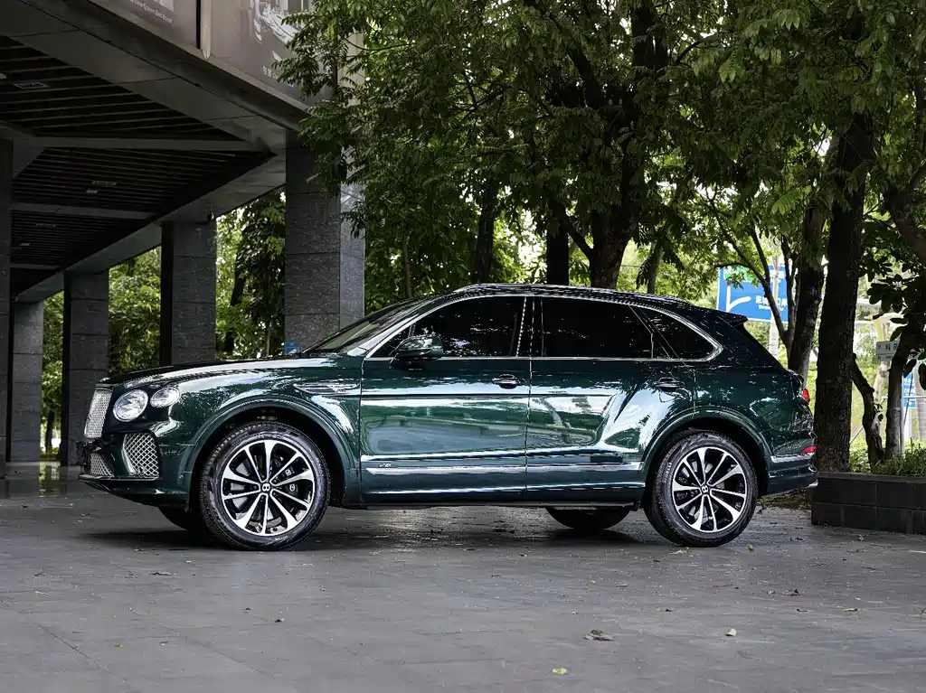 Bentley Bentayga 2021 — фото 12