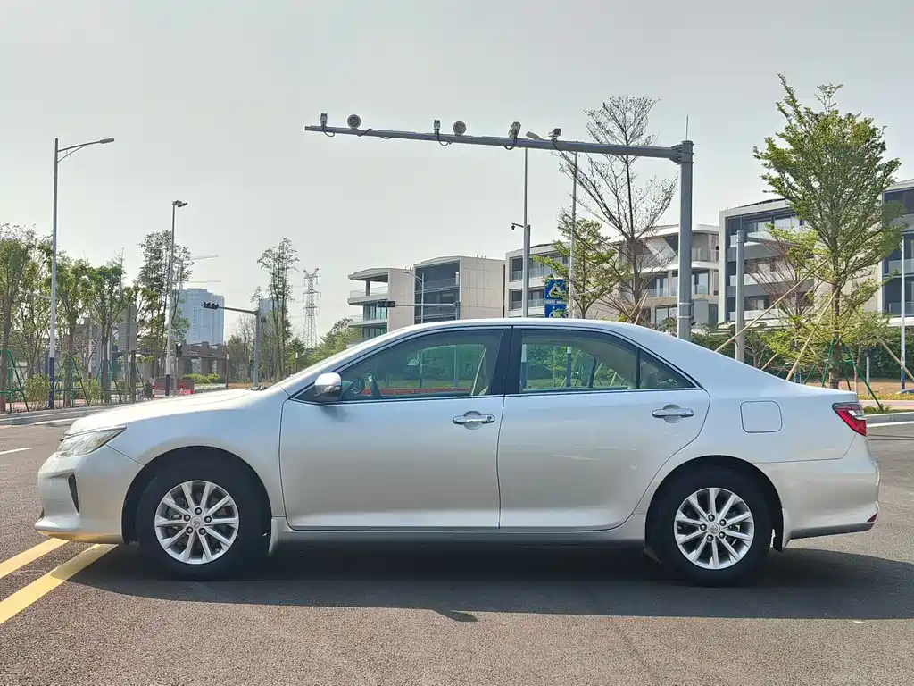 Toyota Camry 2015 — фото 3