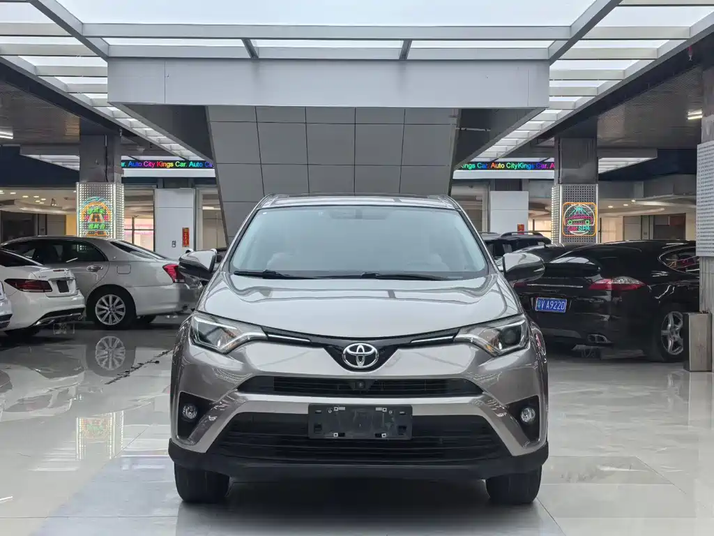 Toyota RAV4 2018 — фото 1