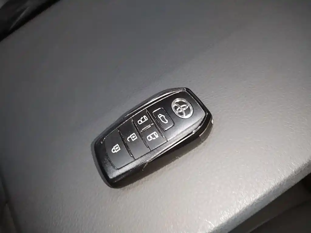 Toyota Sienna 2025 — фото 9