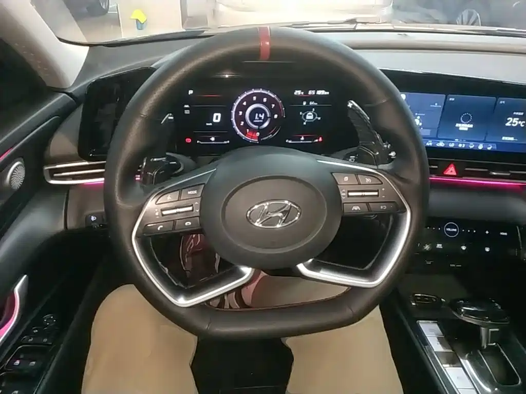Hyundai Elantra 2021 — фото 11