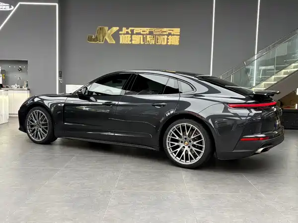 Porsche Panamera 2025