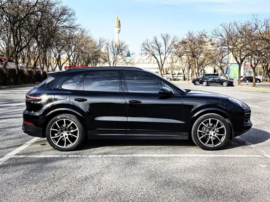 Porsche Cayenne 2023 — фото 17