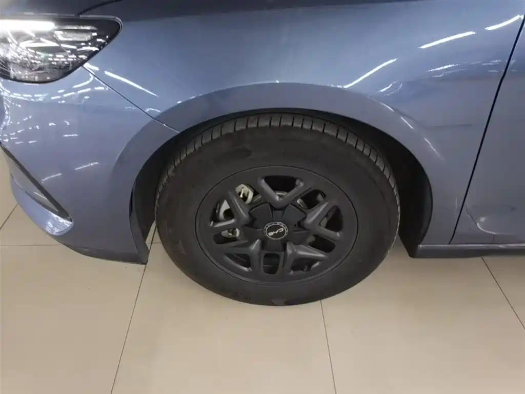 BYD Seal 05 DM-i 2025 — фото 23
