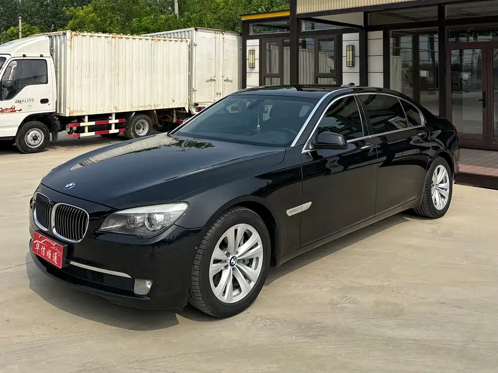 BMW 7 Series 2012 — фото 1