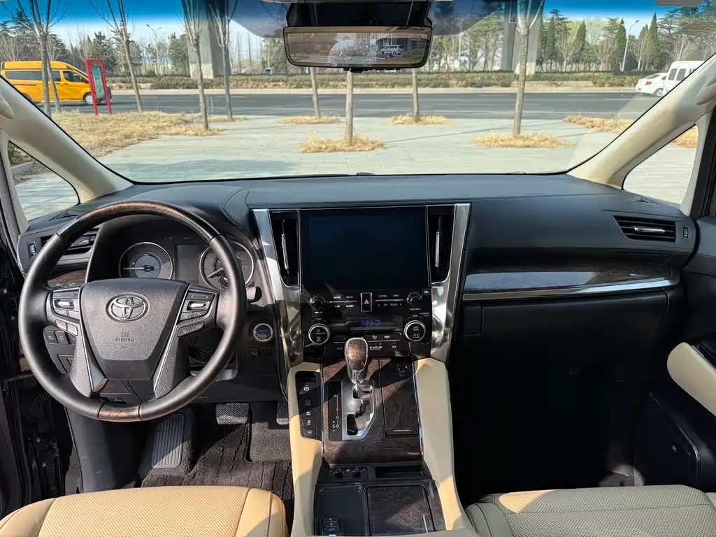Toyota Alphard 2020 — фото 6