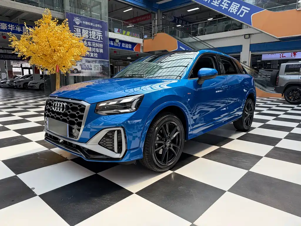 Audi Q2L 2023 — фото 1