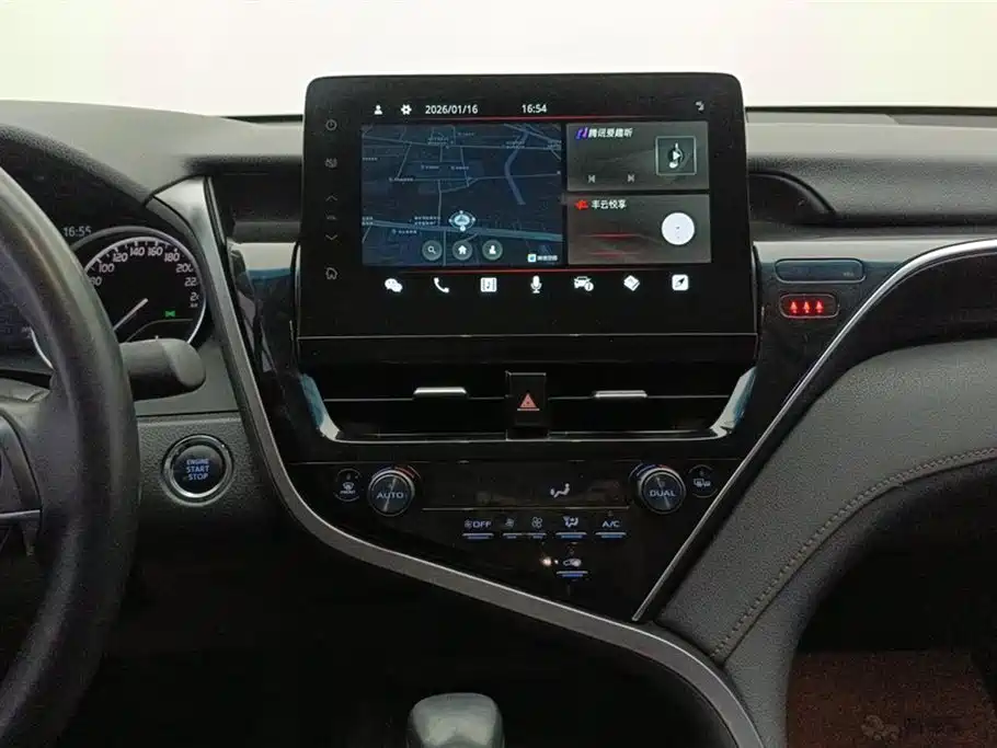 Toyota Camry 2023 — фото 13