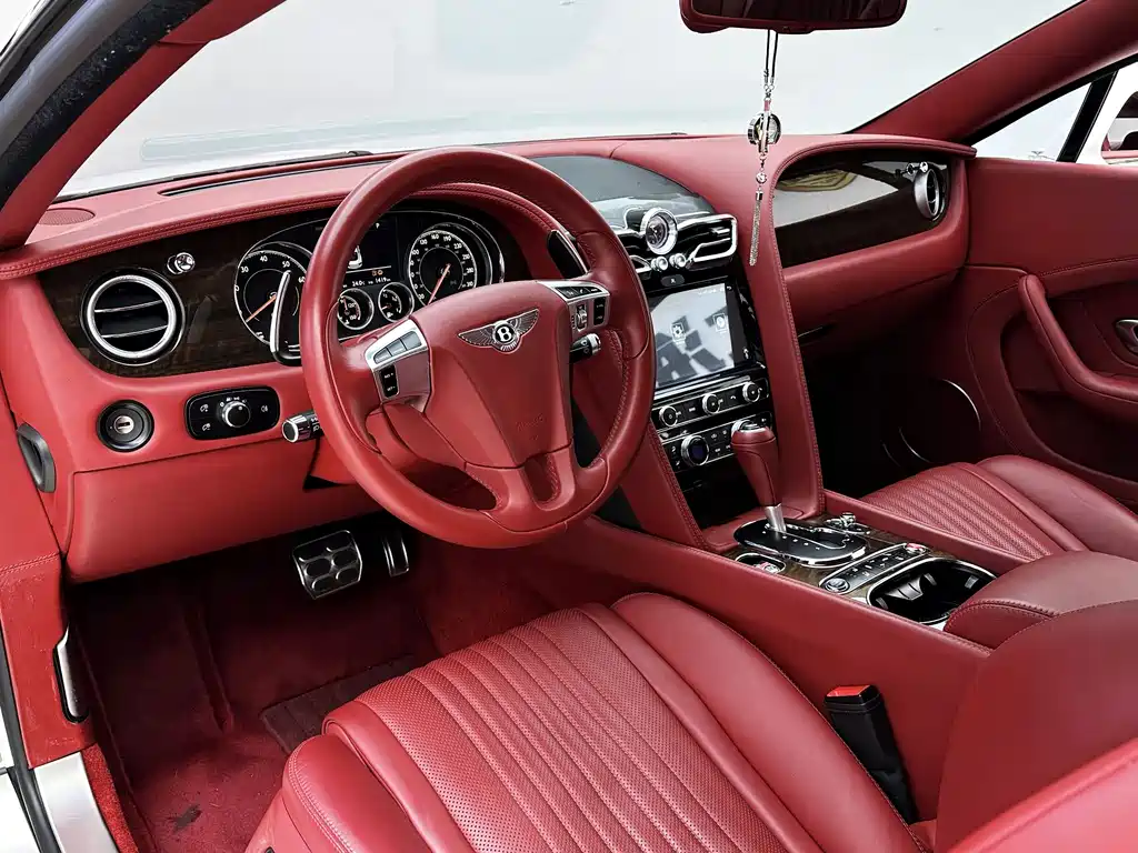 Bentley Continental 2018 — фото 12