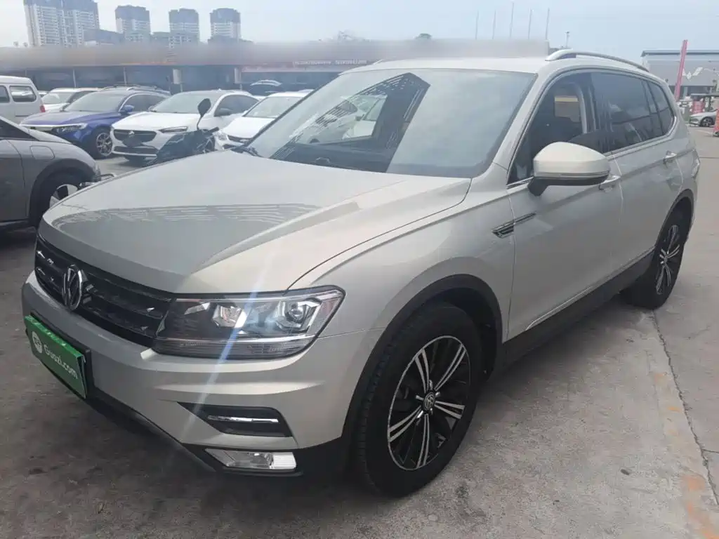 Volkswagen Tiguan L 2019 — фото 1