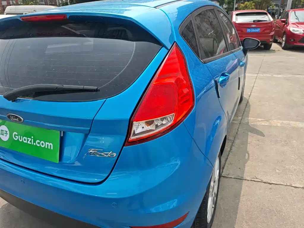 Ford Fiesta 2015 — фото 8