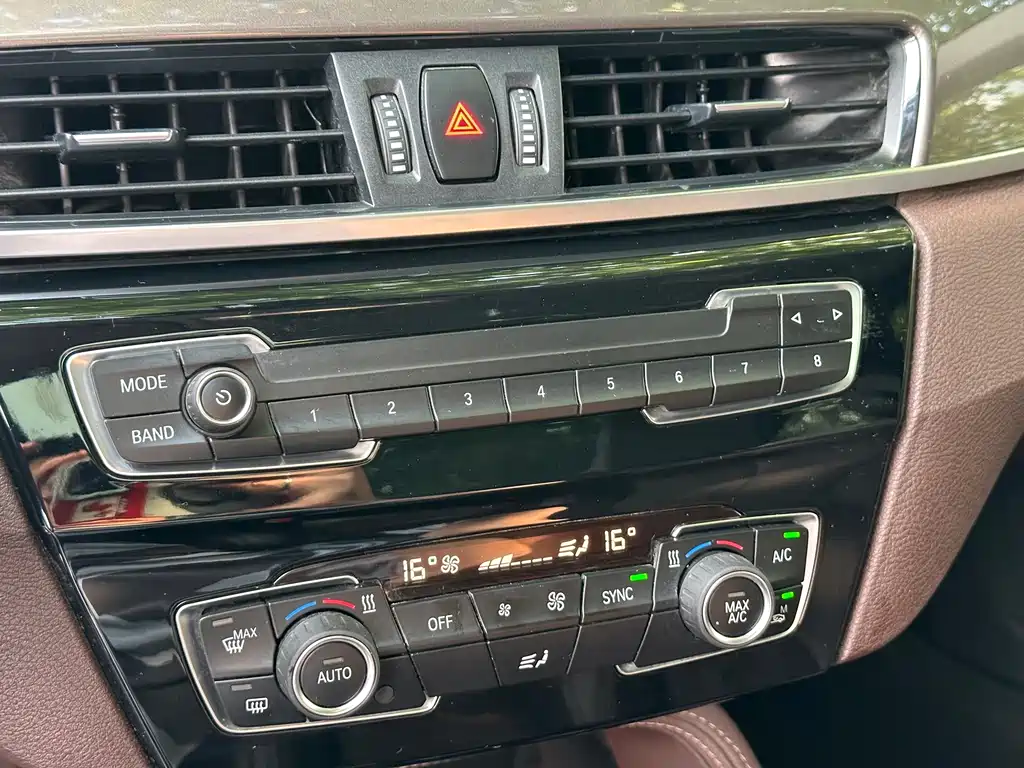 BMW X1 2017 — фото 11