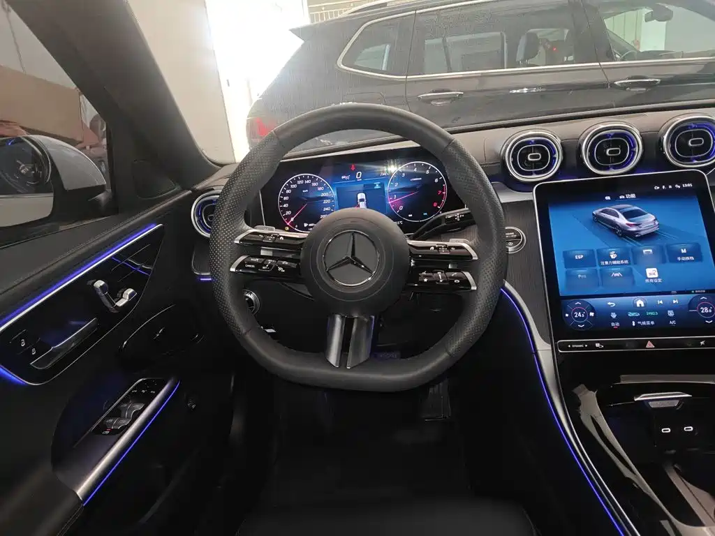 Mercedes-Benz C-Class 2025 — фото 11