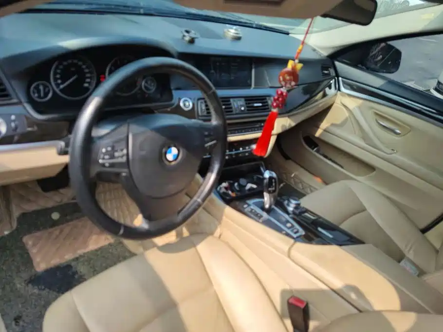 BMW 5 Series 2012 — фото 12