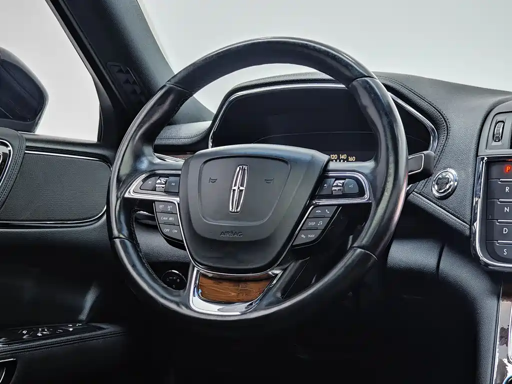 Lincoln Continental 2017 — фото 12