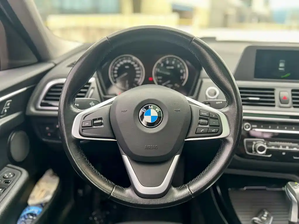 BMW 1 Series 2018 — фото 8
