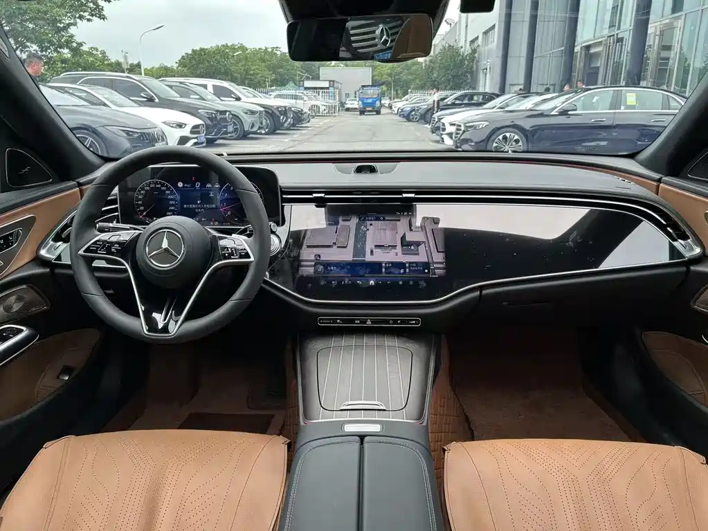 Mercedes-Benz E-Class 2025 — фото 16