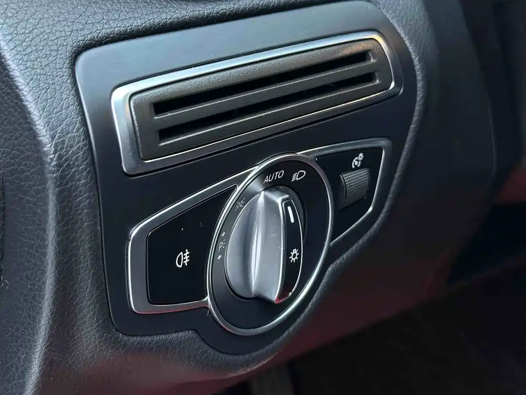 Mercedes-Benz C-Class 2019 — фото 10