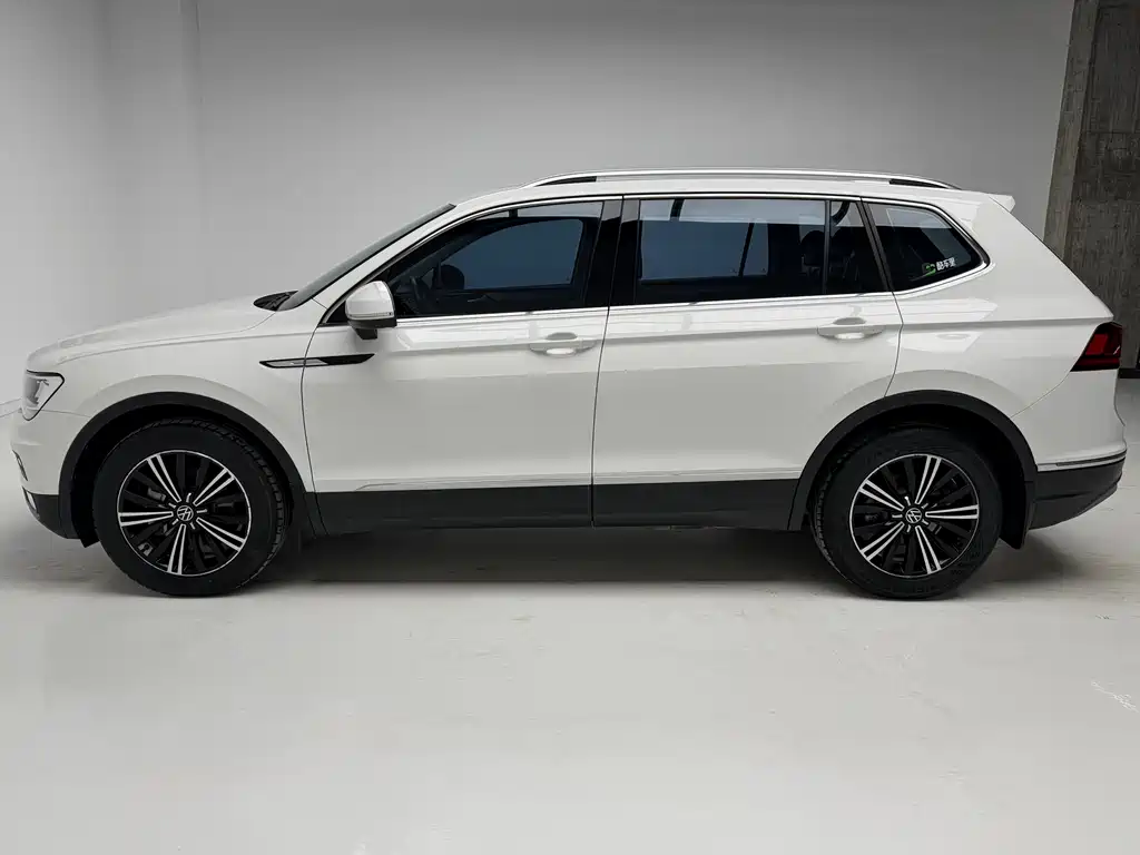 Volkswagen Tiguan L 2021 — фото 9