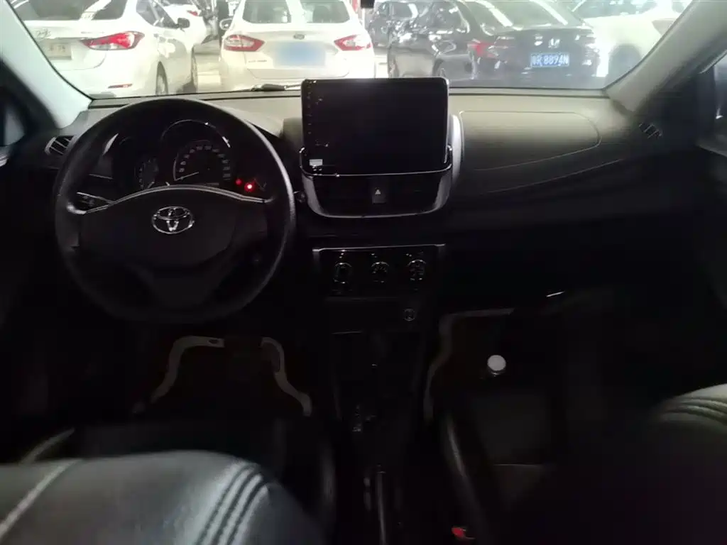 Toyota Yaris L 2020 — фото 10