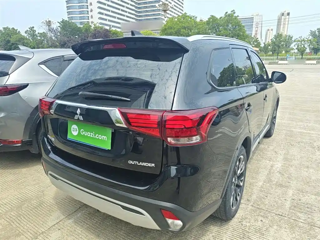 Mitsubishi Outlander 2020 — фото 7