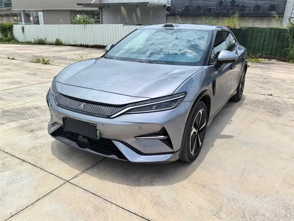 BYD L EV 2025