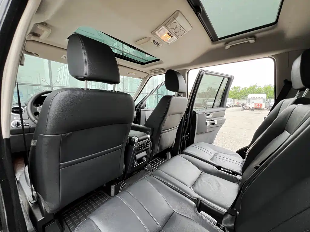 Land Rover Discovery 2014 — фото 11