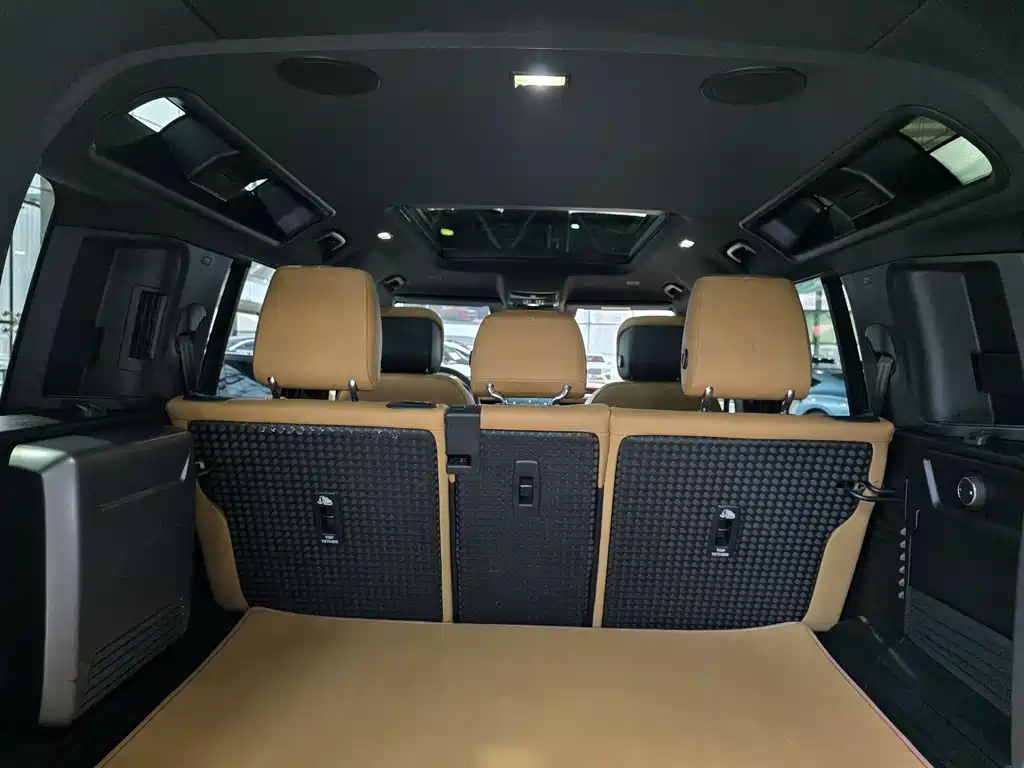 Land Rover Defender 2024 — фото 22