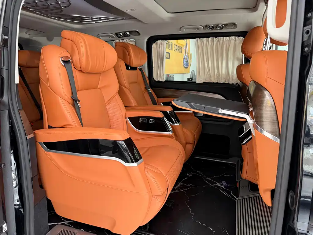 Mercedes-Benz V-Class 2023 — фото 15