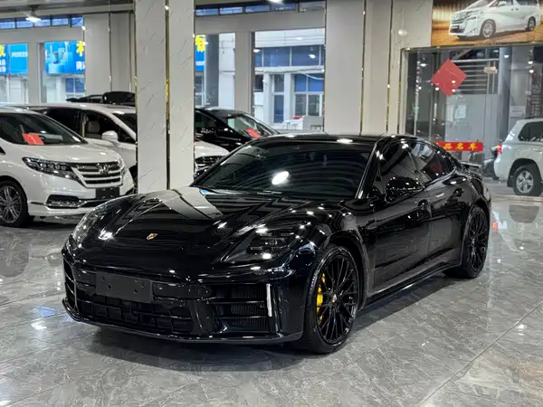 Porsche Panamera 2025