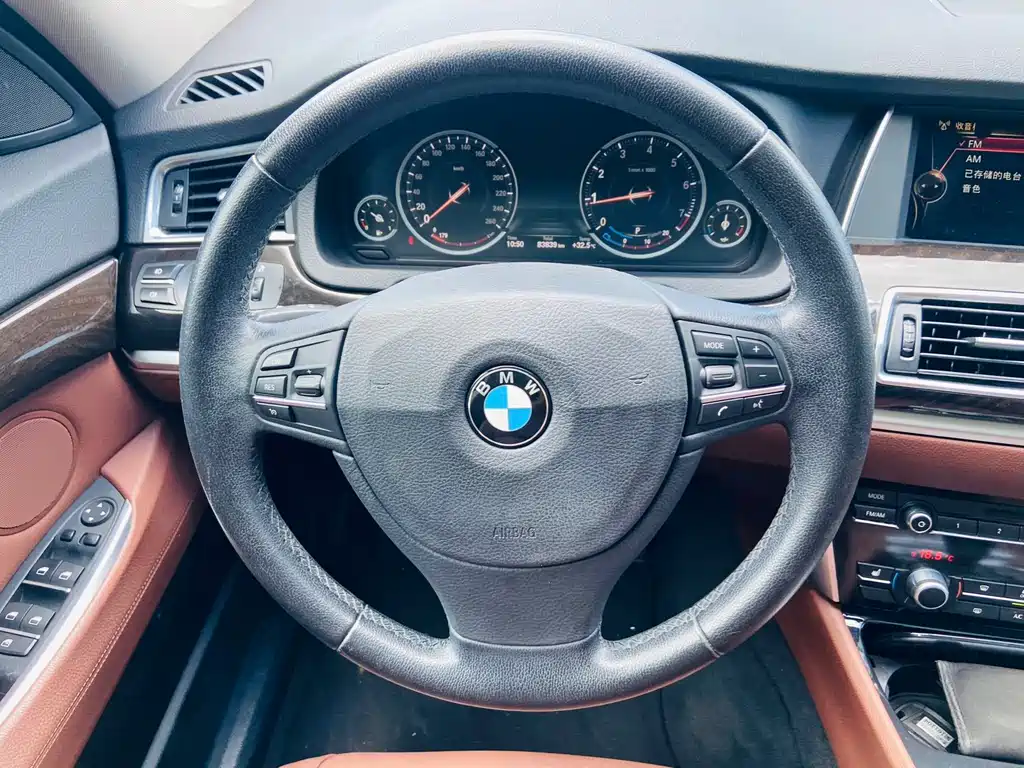 BMW 5 Series GT 2015 — фото 13