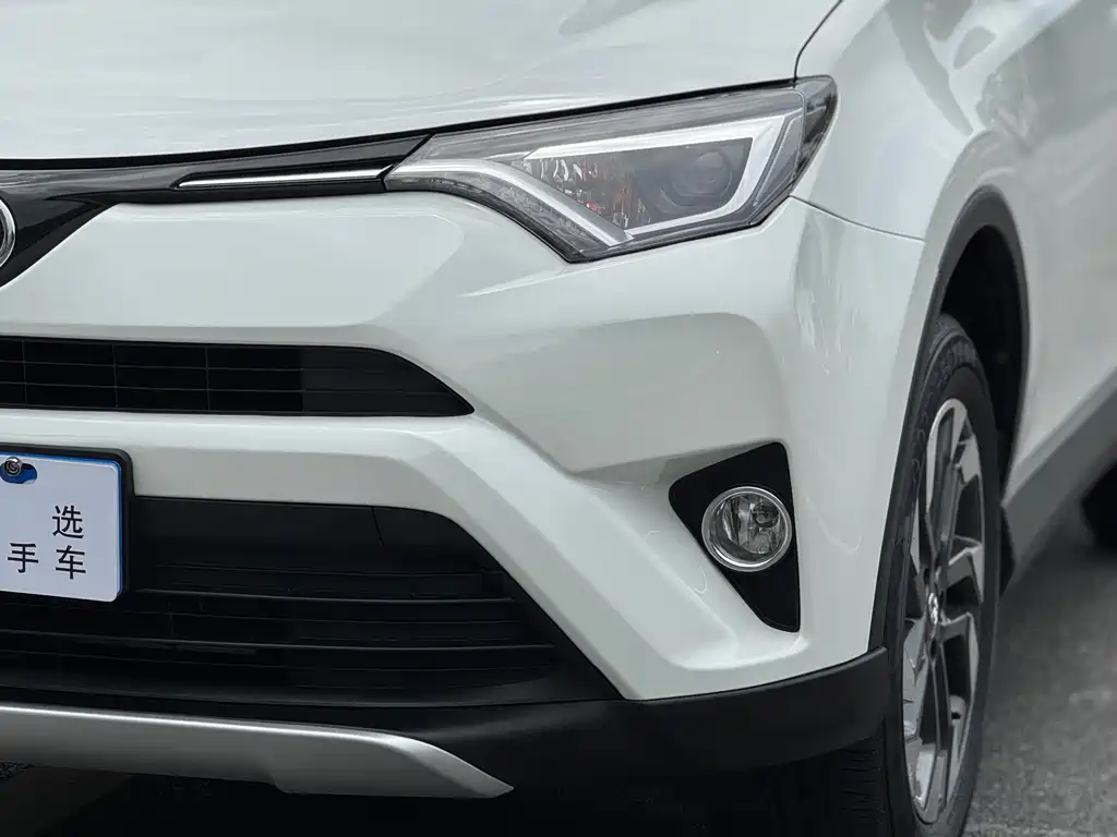 Toyota RAV4 2017 — фото 17