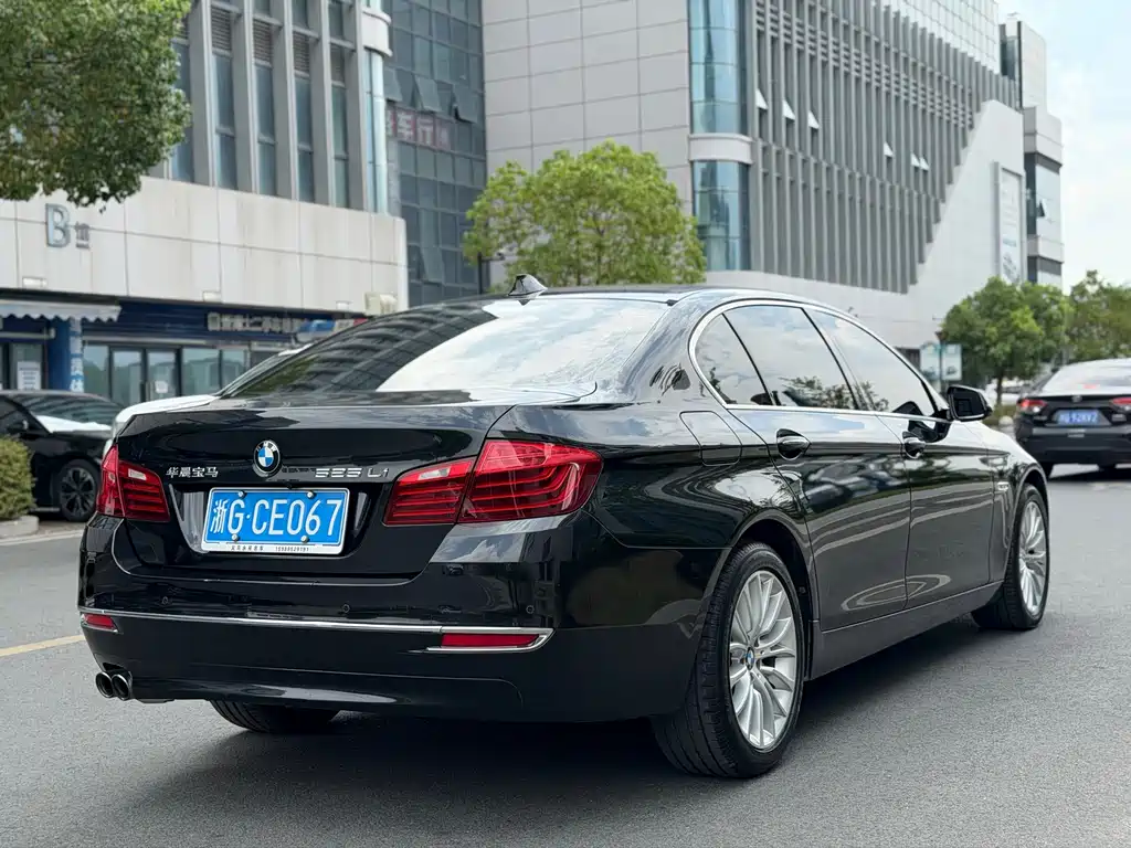 BMW 5 Series 2016 — фото 15