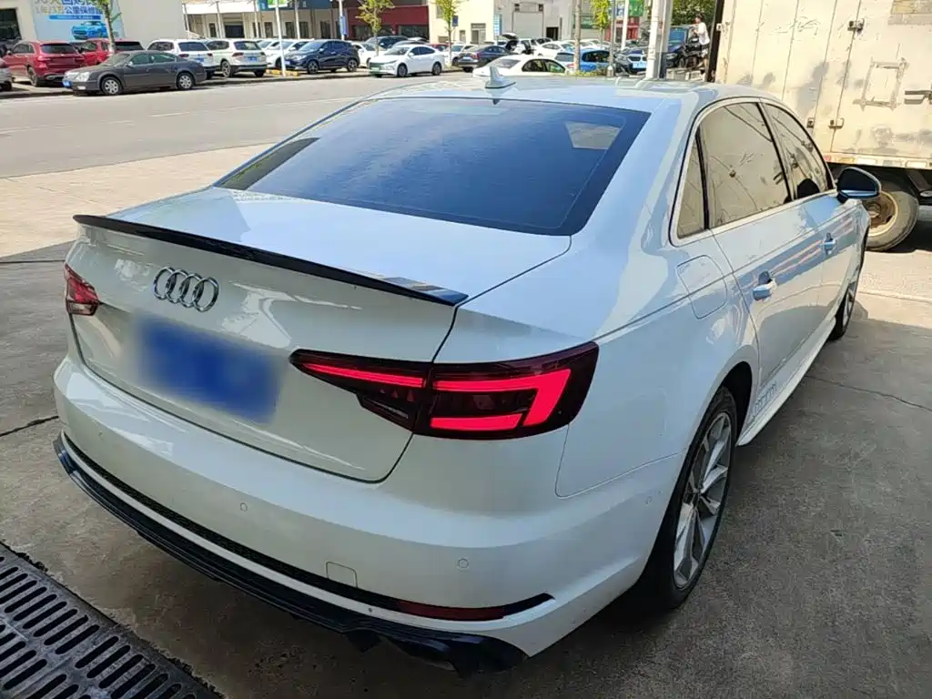 Audi A4L 2019