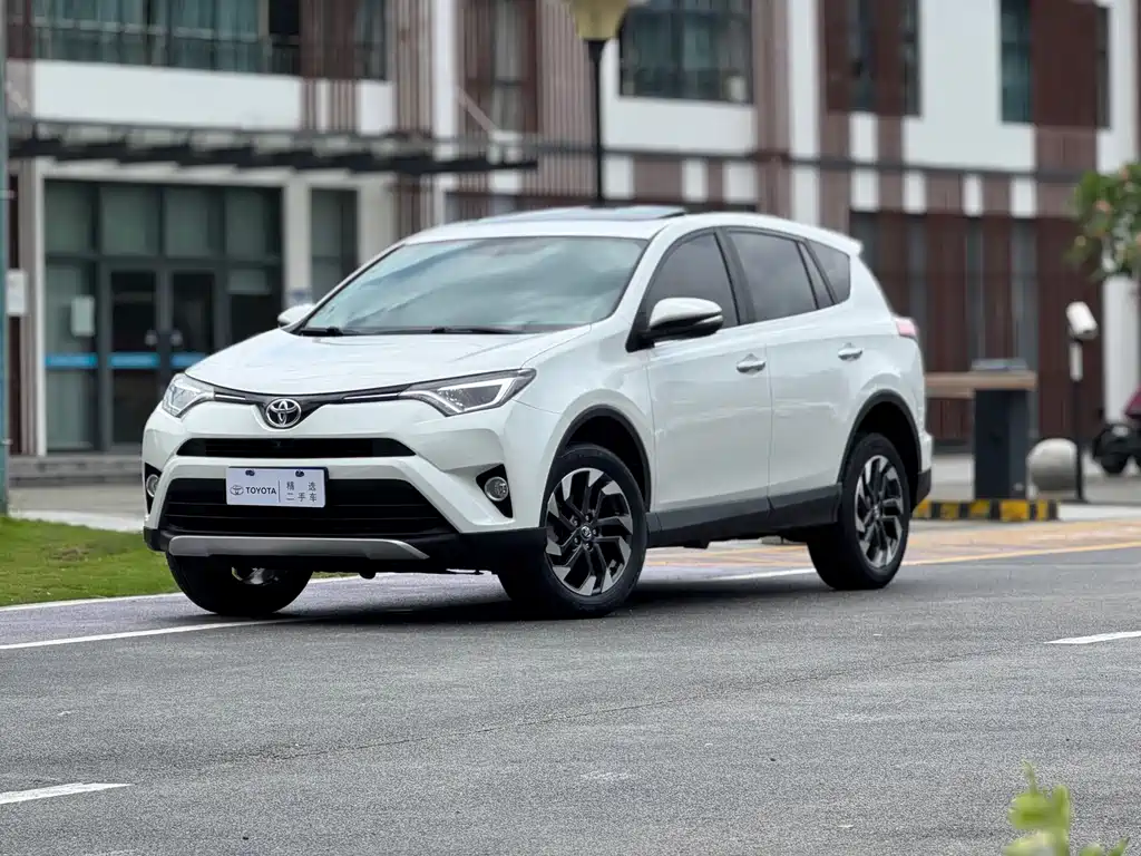 Toyota RAV4 2017 — фото 1