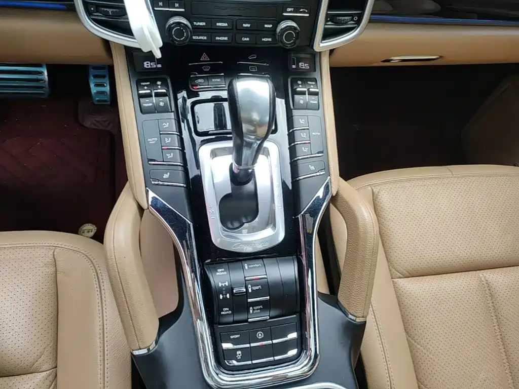 Porsche Cayenne 2016 — фото 14
