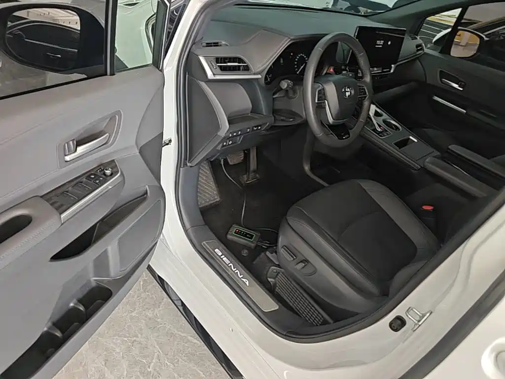 Toyota Sienna 2024 — фото 16