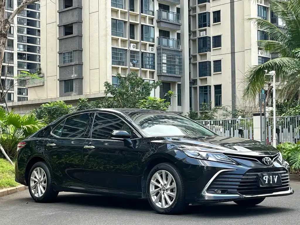 Toyota Camry 2023 — фото 12