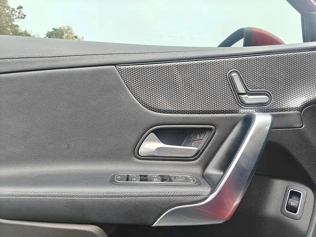 Mercedes-Benz A-Class 2019 — фото 12