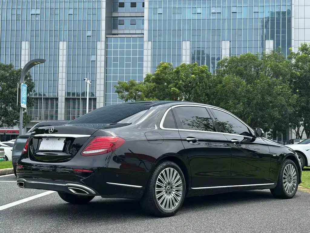 Mercedes-Benz E-Class 2020 — фото 13