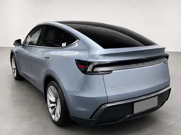 Tesla Model Y 2025