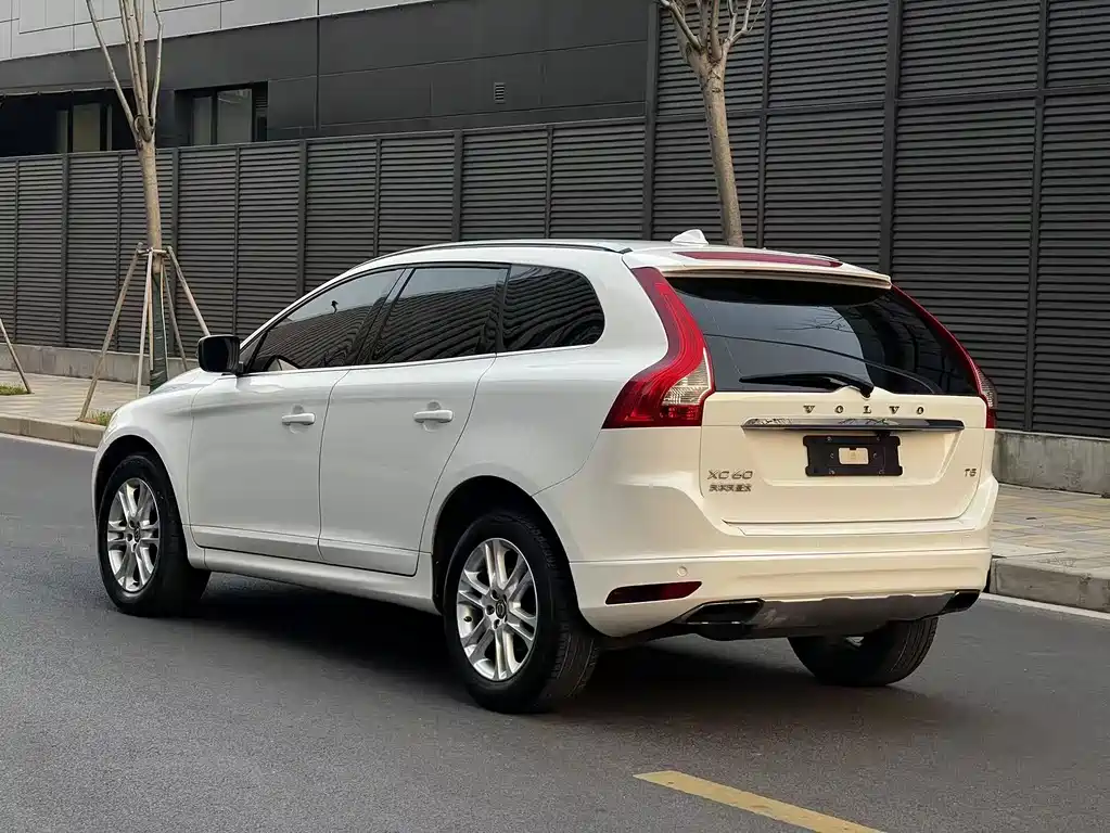 Volvo XC60 2015 — фото 13
