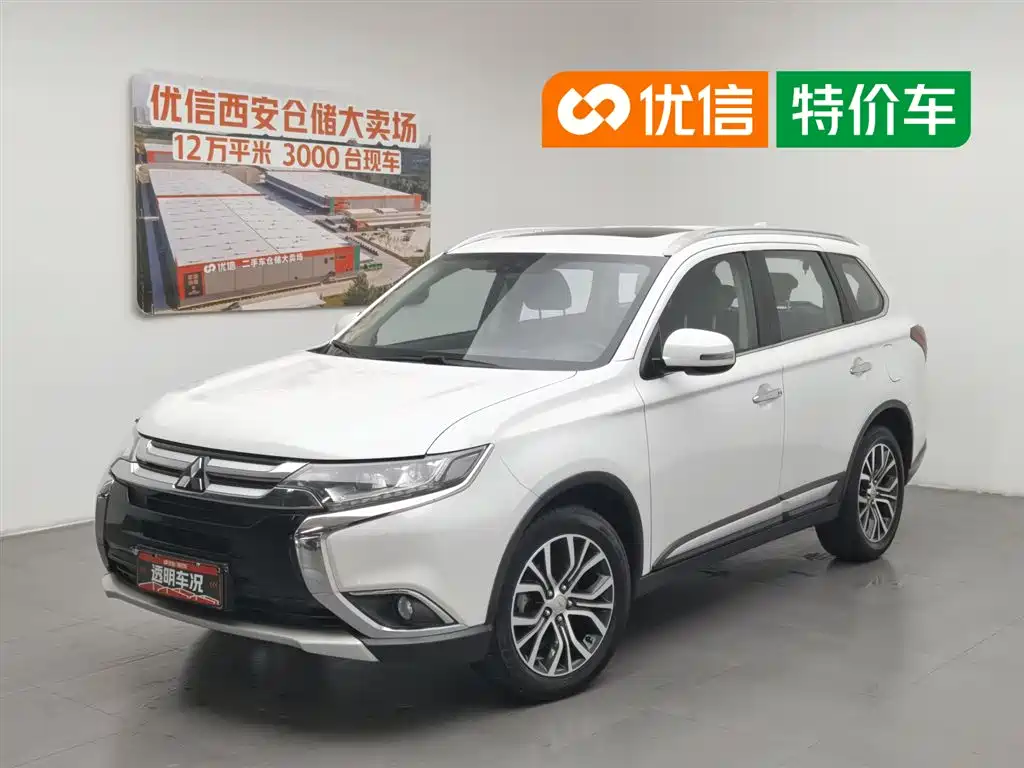 Mitsubishi Outlander 2018 — фото 1