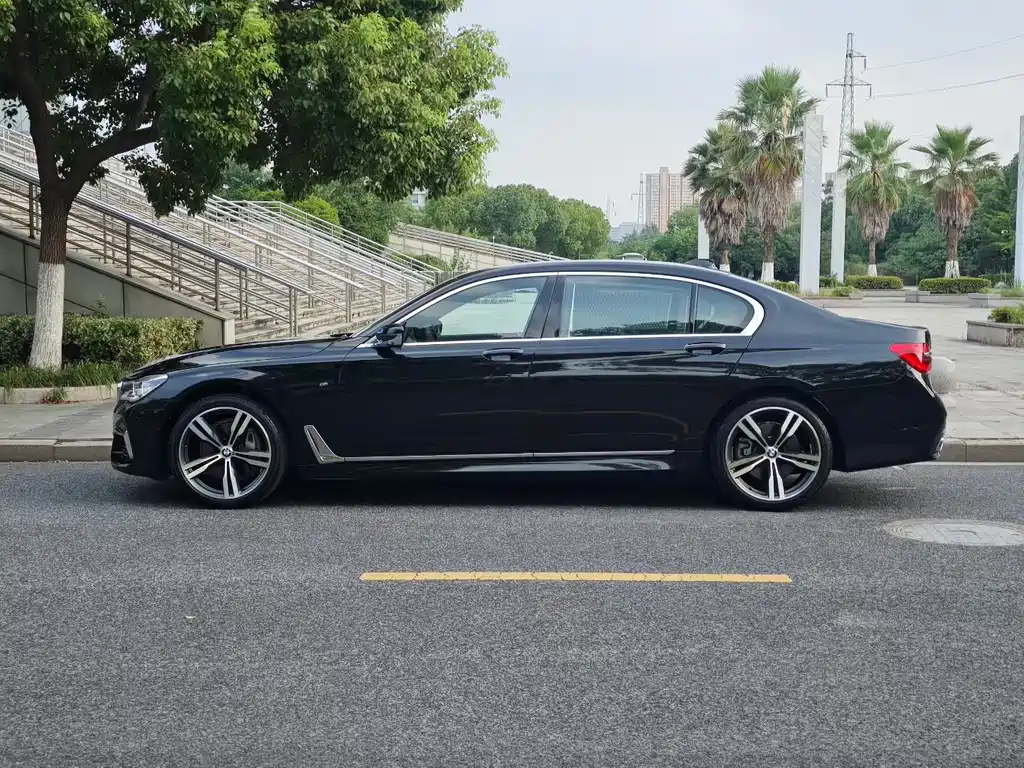 BMW 7 Series 2018 — фото 3