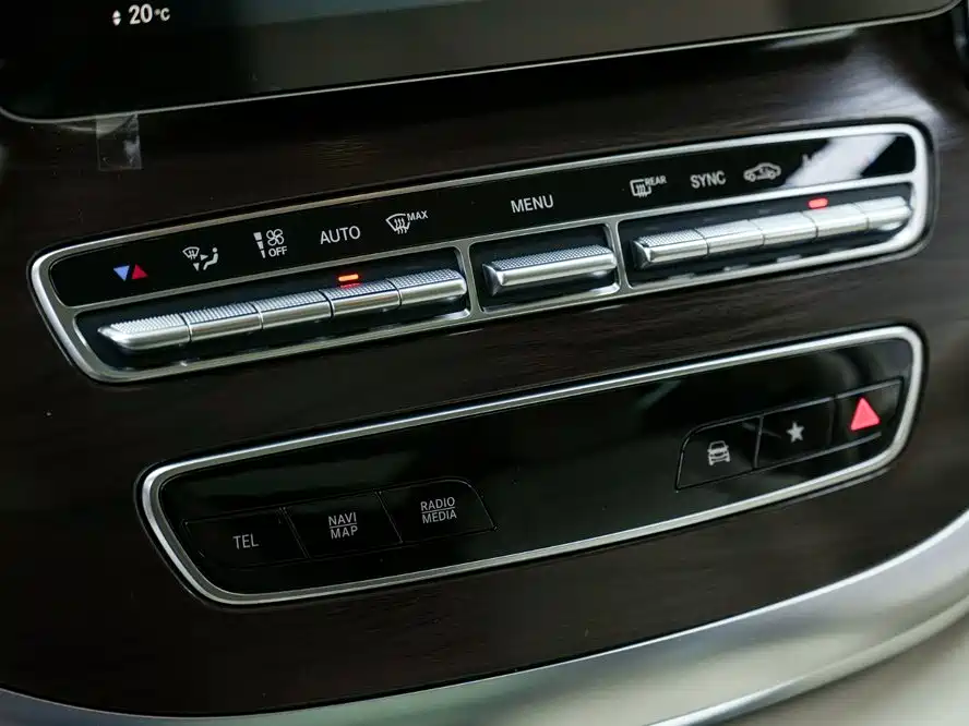 Mercedes-Benz V-Class 2022 — фото 18