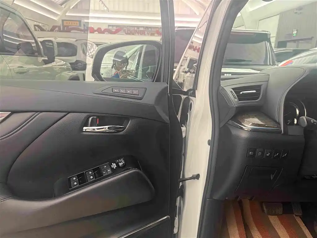 Toyota Vellfire 2020 — фото 8