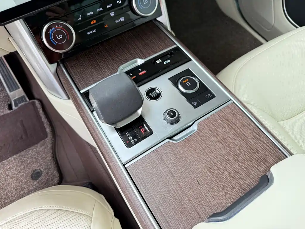 Land Rover Range Rover 2023 — фото 13