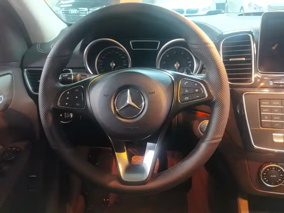 Mercedes-Benz GLE 2018 — фото 15
