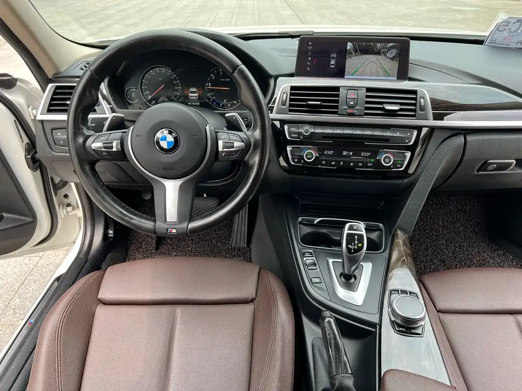 BMW 3 Series 2018 — фото 14